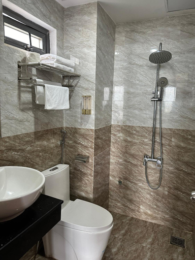 Bathroom 4, New Era Hotel & Apartments, Da Nang
