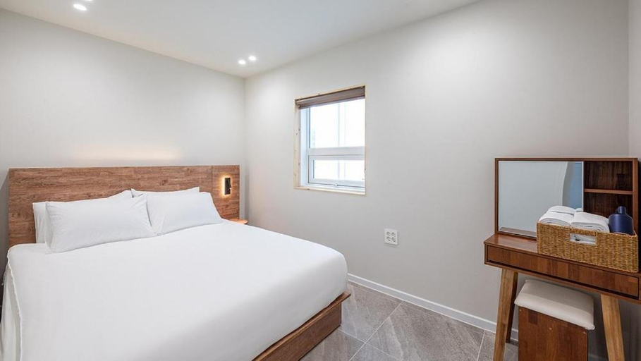Bedroom 2, Namhae Jimong Drawing Pool Villa, Namhae