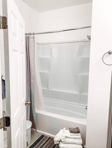 Bathroom 3, Gaslamp 2BR Suite Free Parking Convention Walk, San Diego
