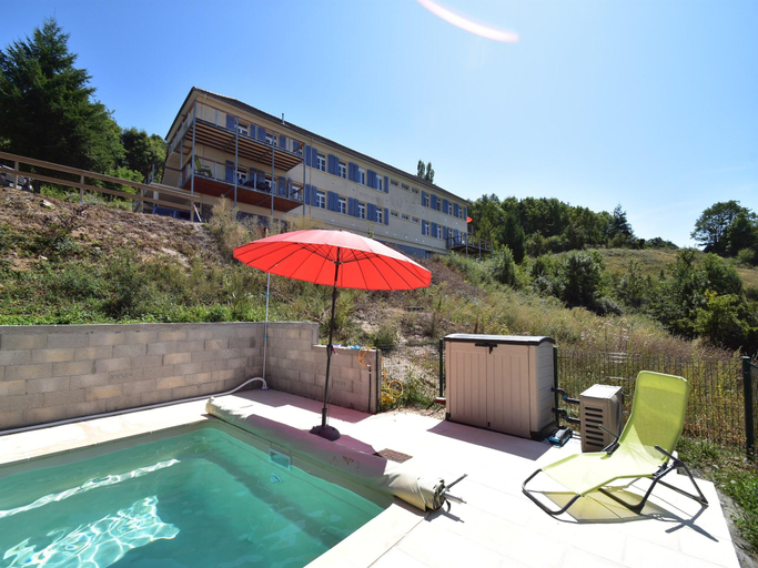 Sport & Beauty 3, Mansion in Cuzy with Pool and Scenic Views, Saône-et-Loire