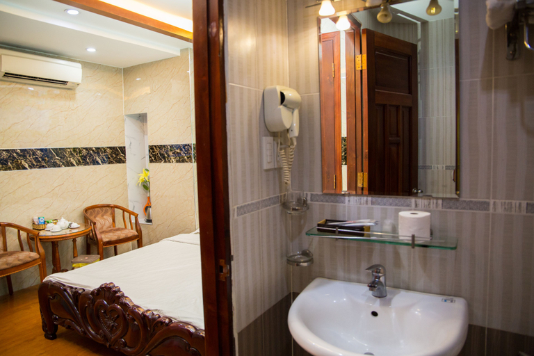 Bathroom 4, Phuong Linh Hotel, Tân Bình
