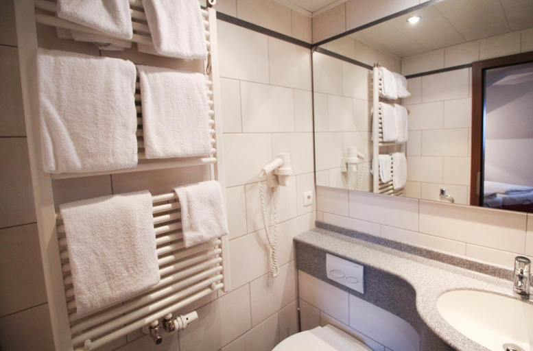 Bathroom 3, Hotel-Garni Obermeier, Freising