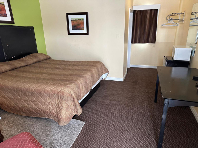 Bedroom 5, Kitchener Motel, Waterloo