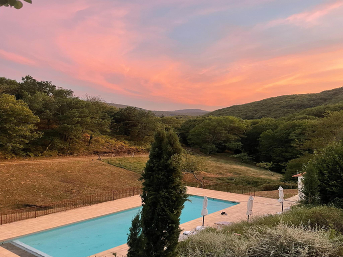Sport & Beauty 2, Hillside Haven in Courniou, Hérault