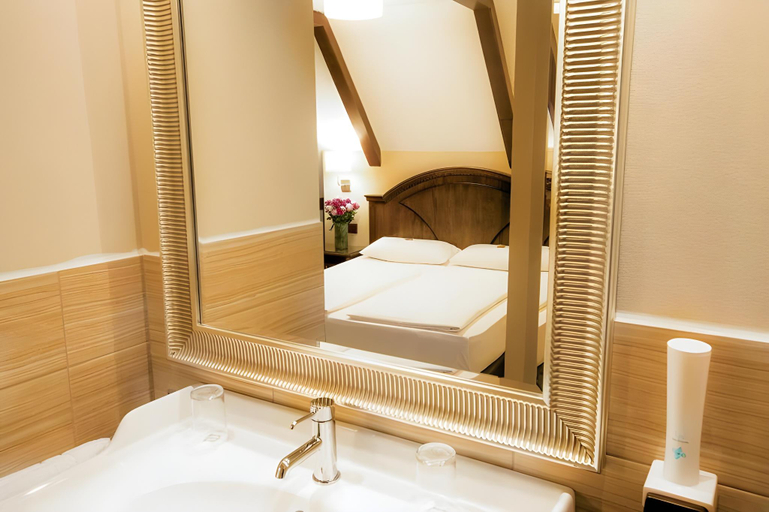 Bathroom 4, Burghotel Nurnberg, Nürnberg