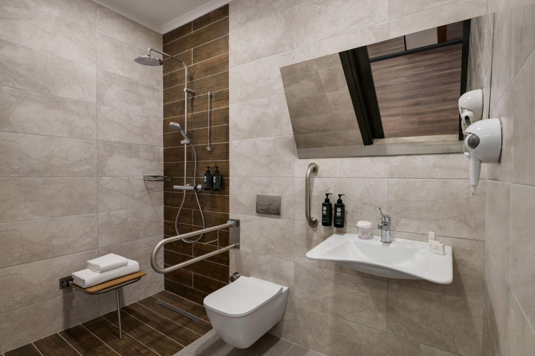 Bathroom 5, La Quinta By Wyndham Istanbul Kartal, Pendik