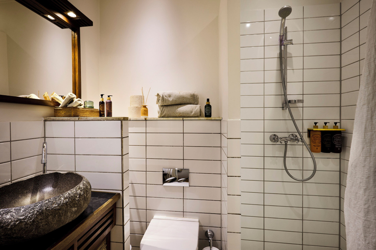 Bathroom 3, 66 Guldsmeden, Copenhagen
