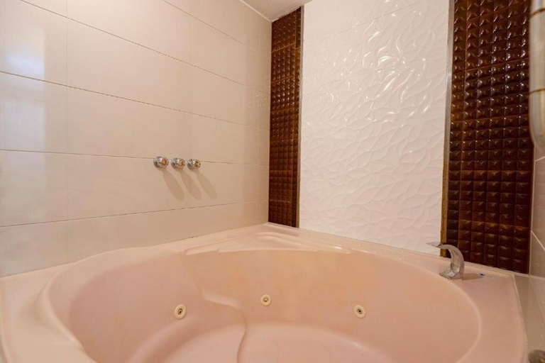 Bathroom 4, Hotel Maria Luisa, Lima