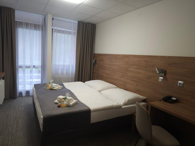 Bedroom 3, Hotel Flora, Trenčín