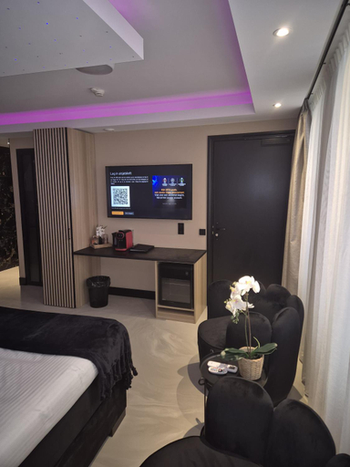 Bedroom 2, Hotel Broer Zus, The Hague