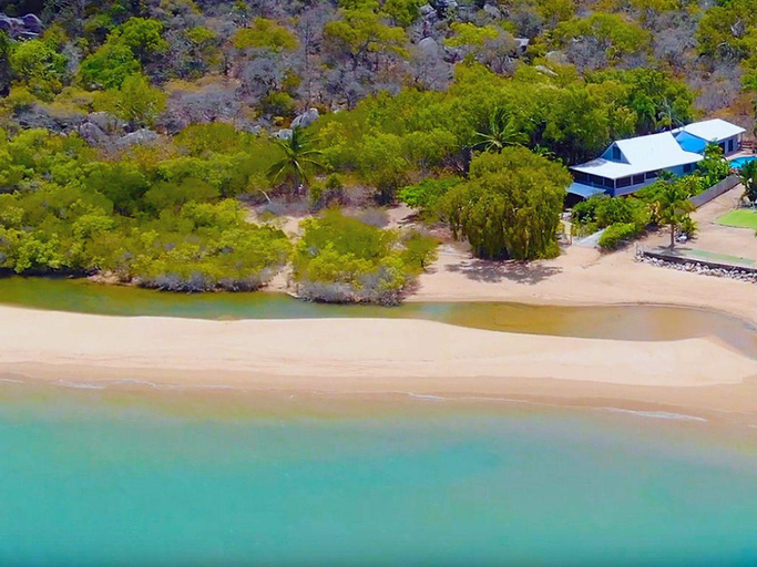 Others 4, On the Beach, Magnetic Island