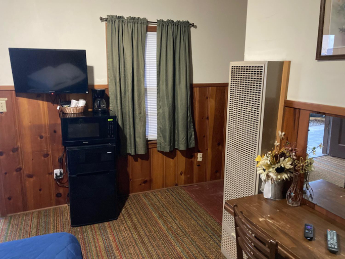 Others 3, Pond Creek Inn, Grant