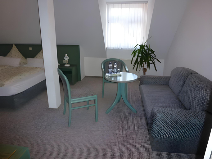 Bedroom 2, Landhotel Solmser Hof, Wetteraukreis