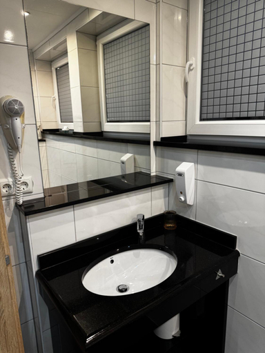 Bathroom 5, Hotel & Restaurant Brommler Muhle, Heinsberg