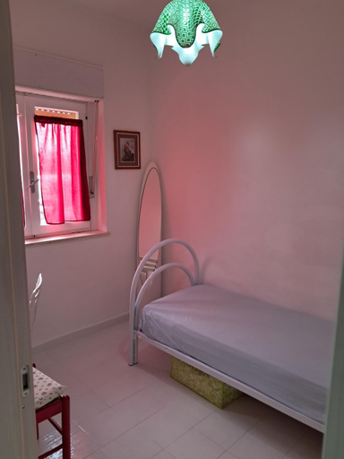 Bedroom 2, levante rooms, Cosenza
