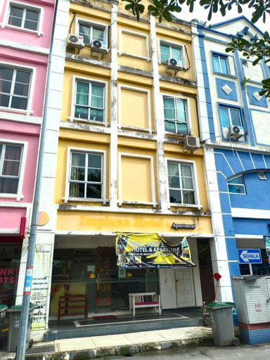 Exterior & Views