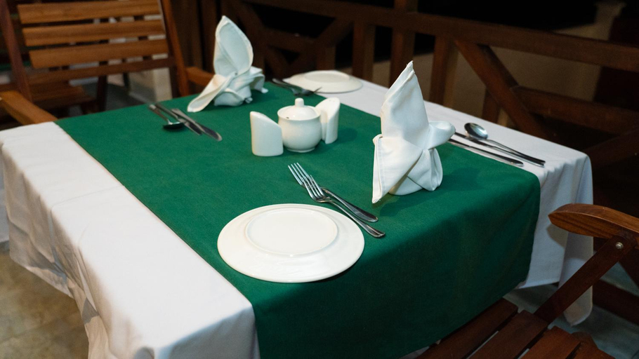 Food & Drinks 5, Alfa Boutique Hotel, Kaskazini 'B'