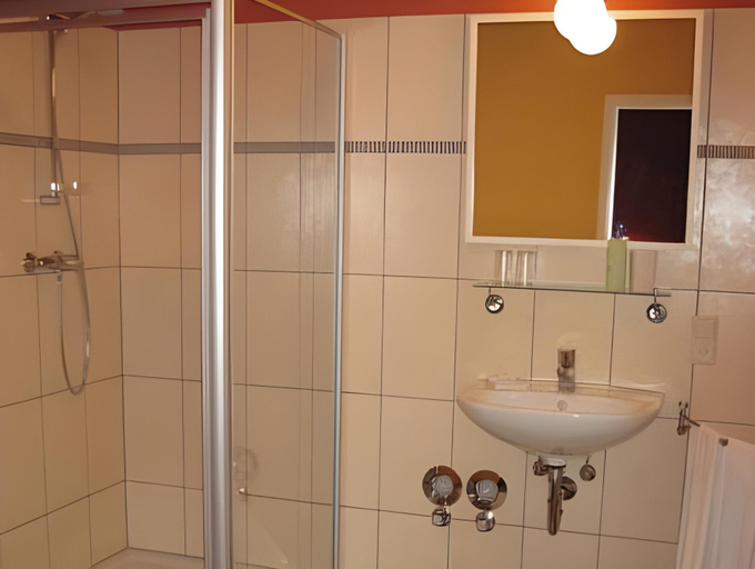 Bathroom 3, Hotel Restaurant Albans Sonne, Freudenstadt