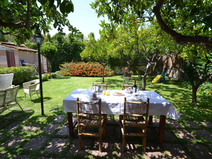 Food & Drinks 5, Holiday Home Agnone Bagni by Beach, Syracuse
