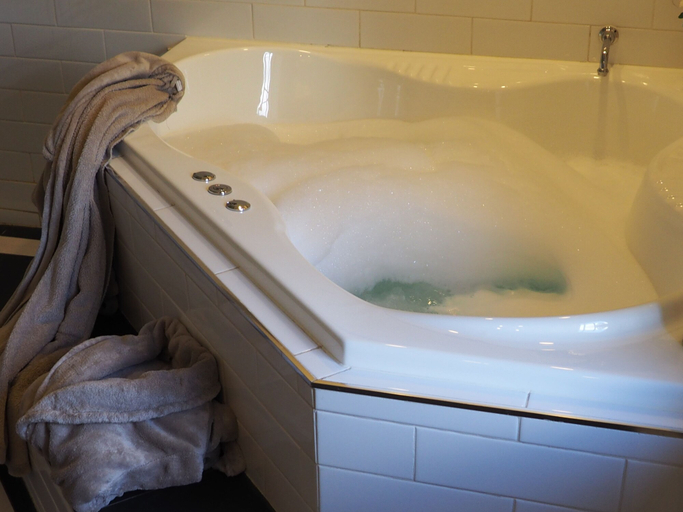 Spa, Cobblers Cottage B & B Accommodation, Adelaide