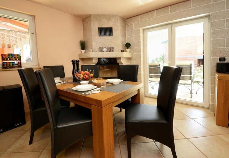 Others 5, Cozy Holiday Home in Rogovici with Swimming Pool, Kaštelir-Labinci