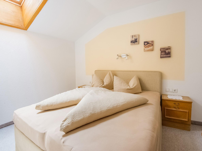 Bedroom 2, Apartment in Hainzenberg near Ski Lift, Schwaz