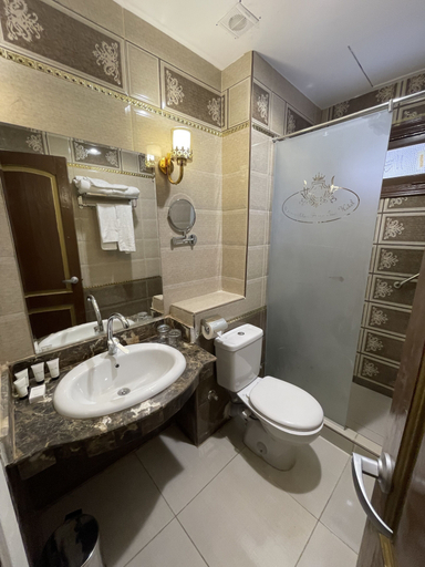 Bathroom 4, Cosmopolitan hotel, 'Abdin