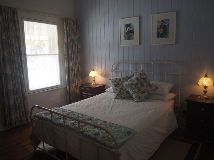 Room 3, Cobblers Cottage B & B Accommodation, Adelaide