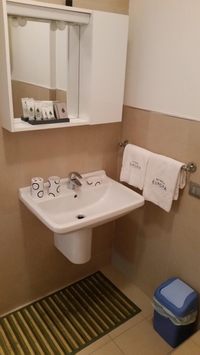 Bathroom 4, Hotel Europa Beach Village, Teramo