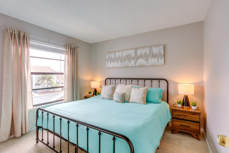 Others 3, 5 Mi to Beach: Jupiter Townhome w/ Pool Access, Palm Beach