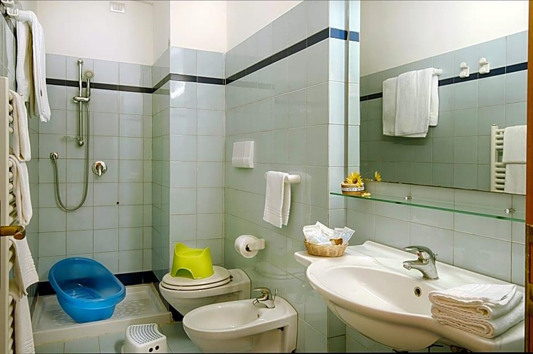 Bathroom 3, Hotel Palme Gemelle, Foggia