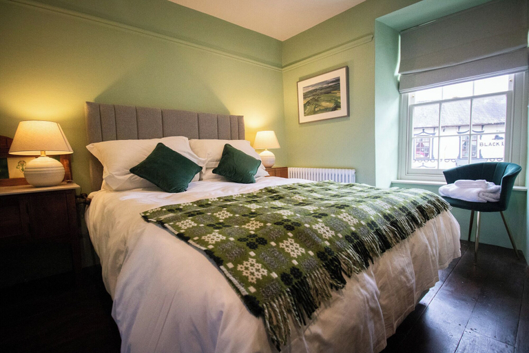 Room 4, Y Castell, Carmarthenshire