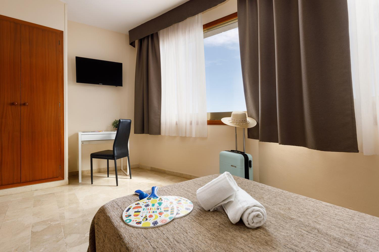 Bedroom 3, ホテル ラルゲーロ, Tarragona