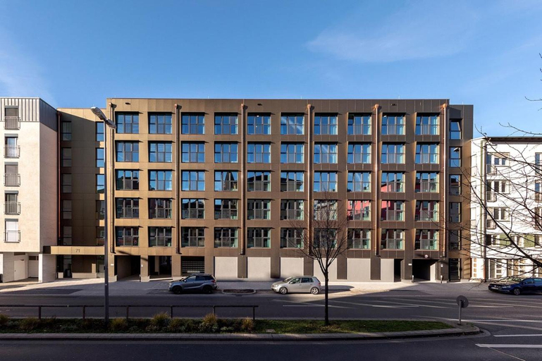 Exterior & Views