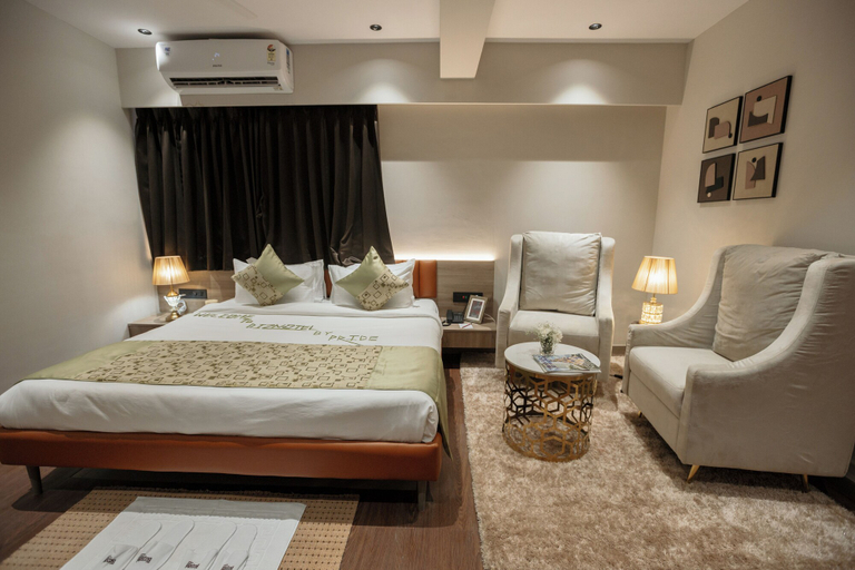 Bedroom 3, Biznotel by Pride Surat, Surat