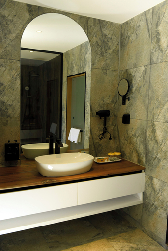 Bathroom 4, Ulaanbaatar Hotel, Ulan Bator