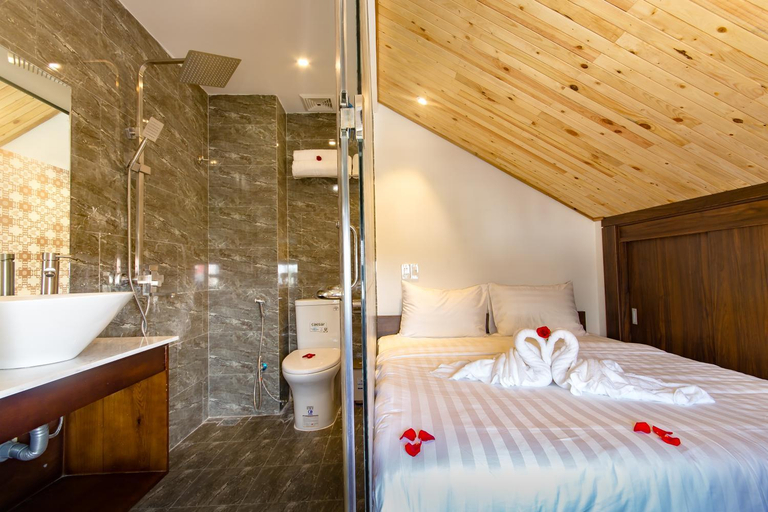 Bathroom, Lagoon Homestay, Da Nang