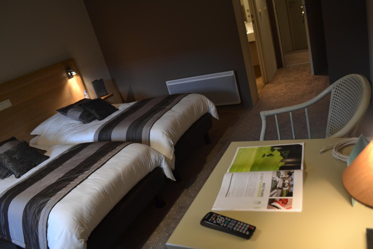 Bedroom 2, Golf & Hotel de Falnuee, Namur