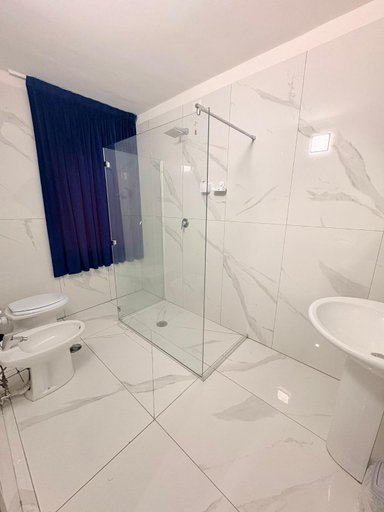 Bathroom 2, Luxury Resort, Napoli