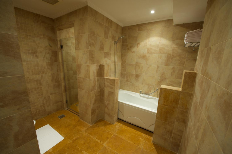 Bathroom 5, Al Rawasi Hotel Suites, Jeddah