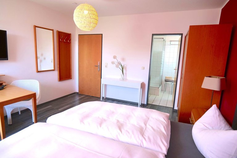 Bedroom 3, Hotel & Restaurant Am Bodden, Vorpommern-Rügen