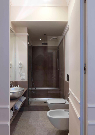 Bathroom 5, Brunelleschi Hotel, Florence
