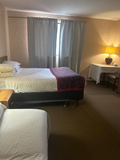 Bedroom 3, Villagers Inn, Kootenay Boundary