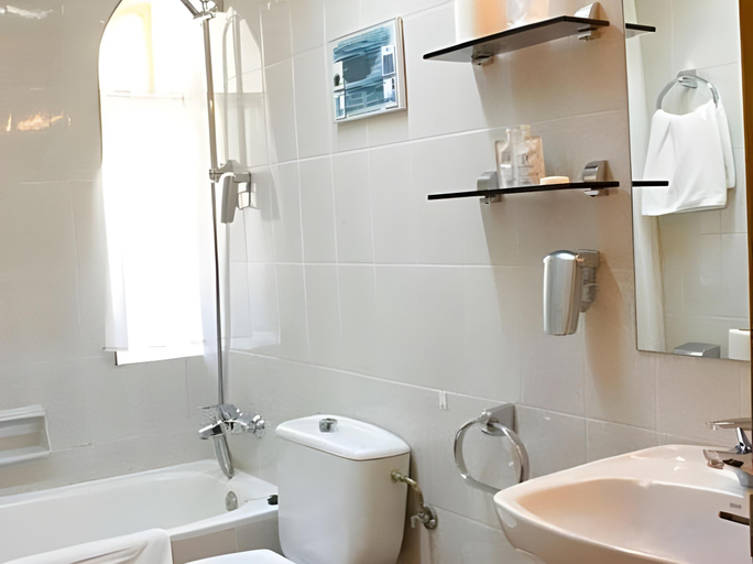 Bathroom 4, Hotel Vall de Nuria, Girona