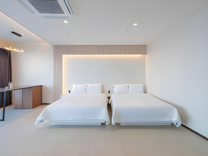 Bedroom 2, Gyeongju Shop N Flat Pool Villa Pension, Pohang