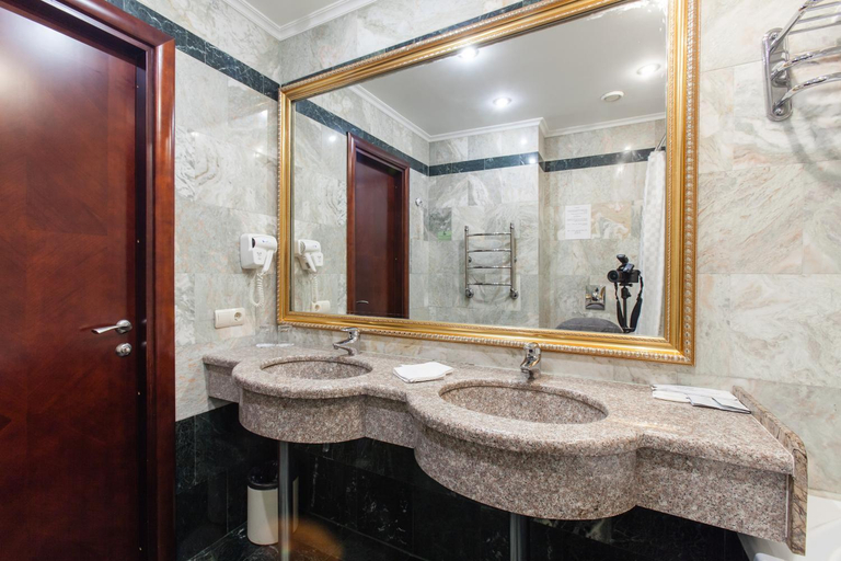 Bathroom 2, Clementine Hotel, Central