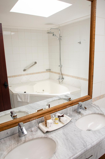 Bathroom 5, Santa Cruz Plaza, Colchagua