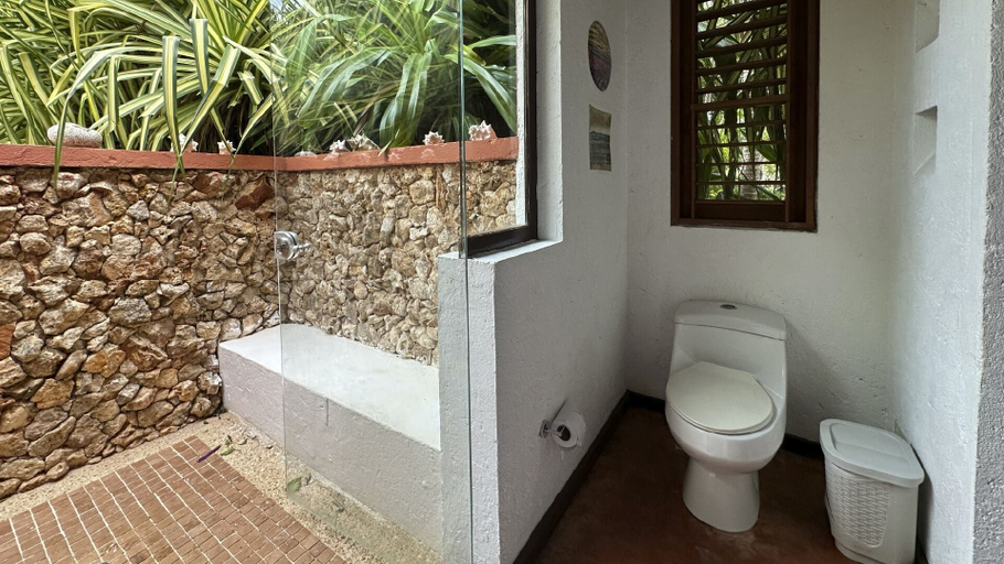 Bathroom 3, Hotel Acantilado de La Tierra by On vacation, San Andrés