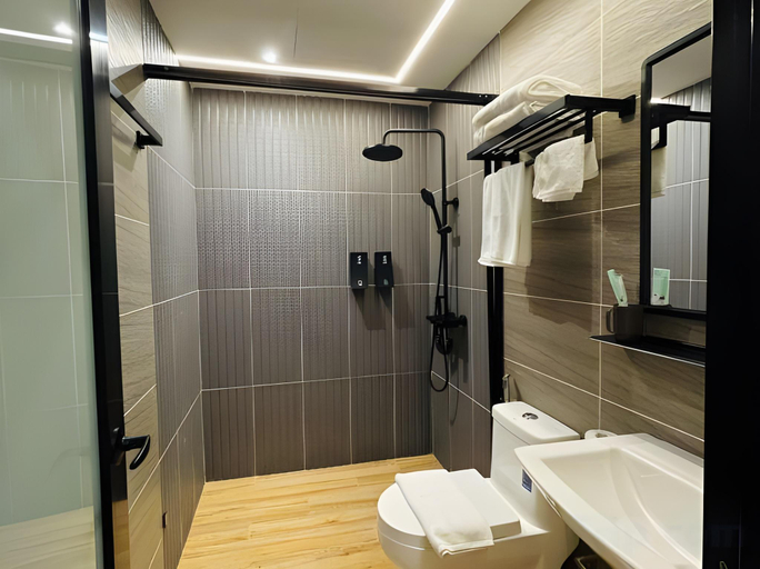 Bathroom 5, Cyther Stay, Tawau