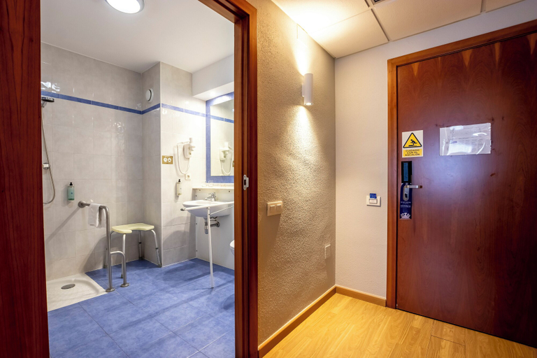 Bathroom 5, Travelodge Murcia, Murcia